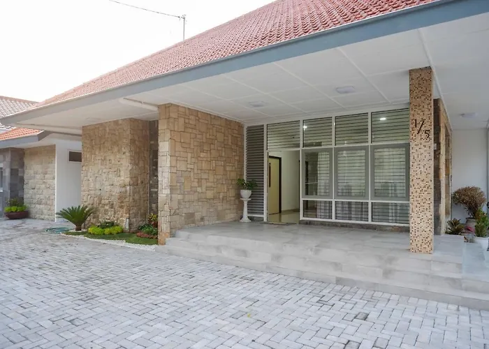 Urbanview Hotel Ms Rooms Inn Simpang Lima Semarang